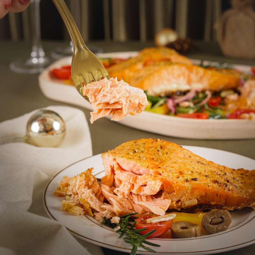 Salmão ao molho mediterrâneo