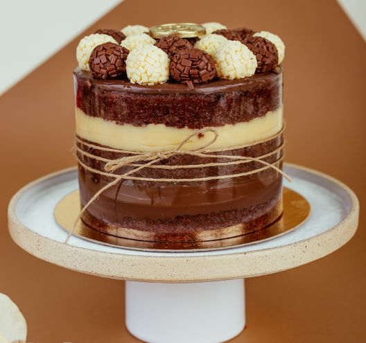 Naked Cake Brigadeiro Preto &amp; Branco