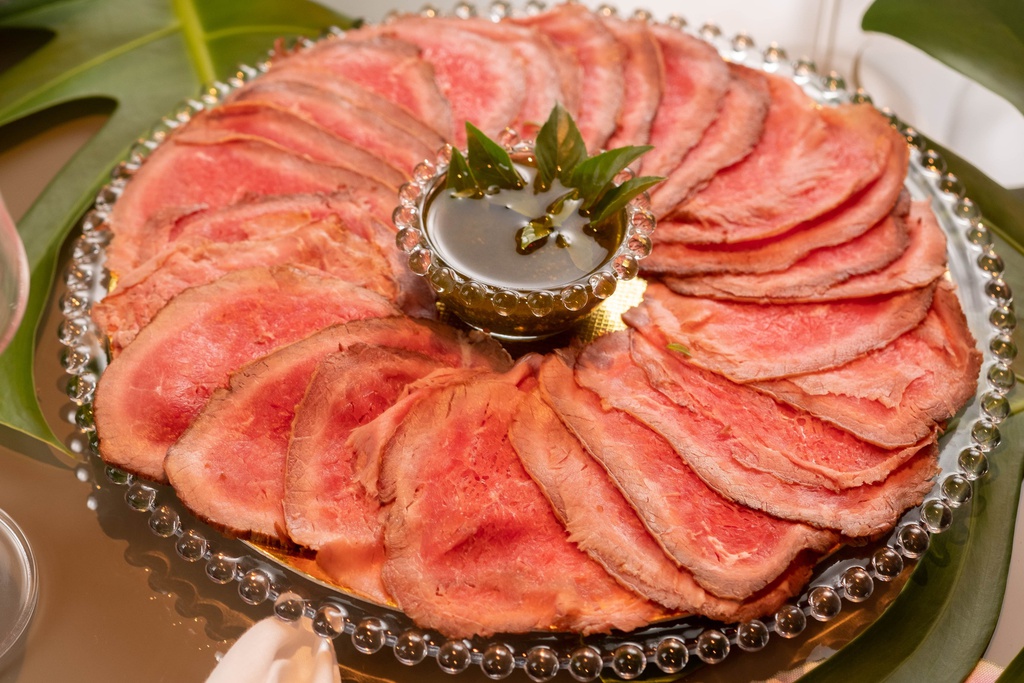Rosbife de Lagarto com Molho Pesto