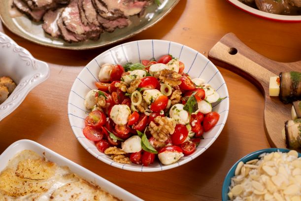 Salada Caprese com Nozes e Alho Poró