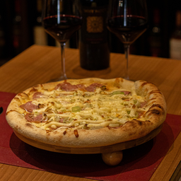 Pizza de Lombo Canadense e Alho-Poró