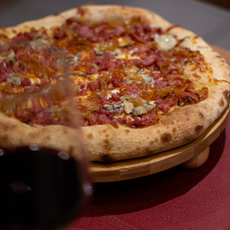 Pizza de Gorgonzola com Linguiça