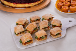 Mini Sanduíche de Ciabatta com Tomate Seco e Rúcula - 10 un